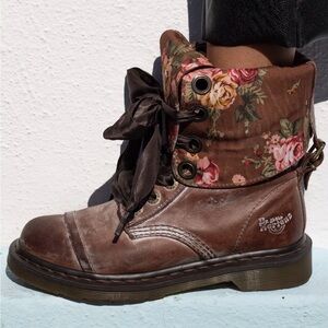 Dr. Martens Brown US 6 Triumph